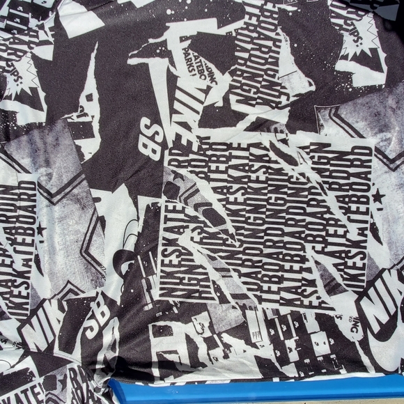 Youth nike shirt (Youth Large) - Picture 2 of 3